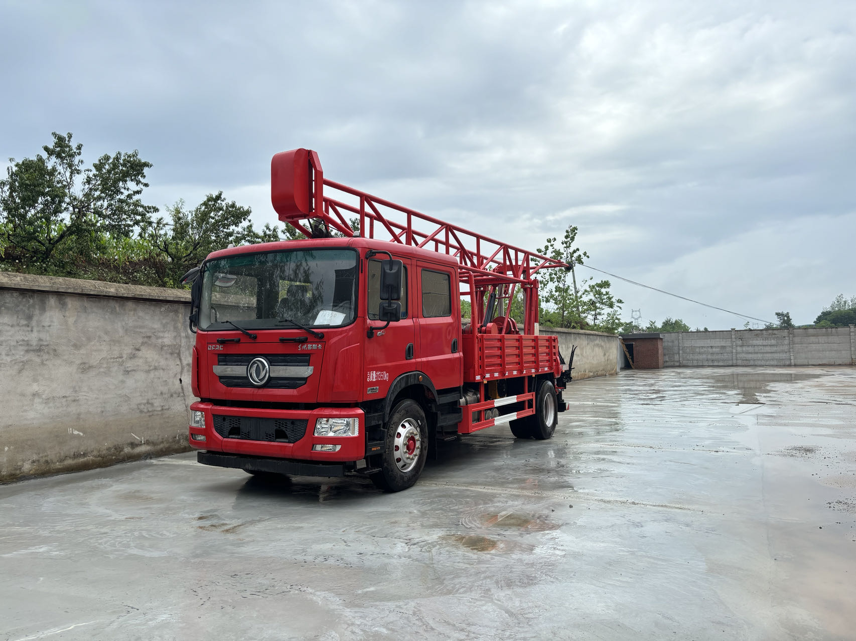 東風多利卡雙排5型汽車鉆機